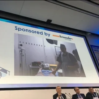 Δορυφορική μετάδοση επέμβασης. Διεθνές Φλεβολογικό Συνέδριο στο Λονδίνο